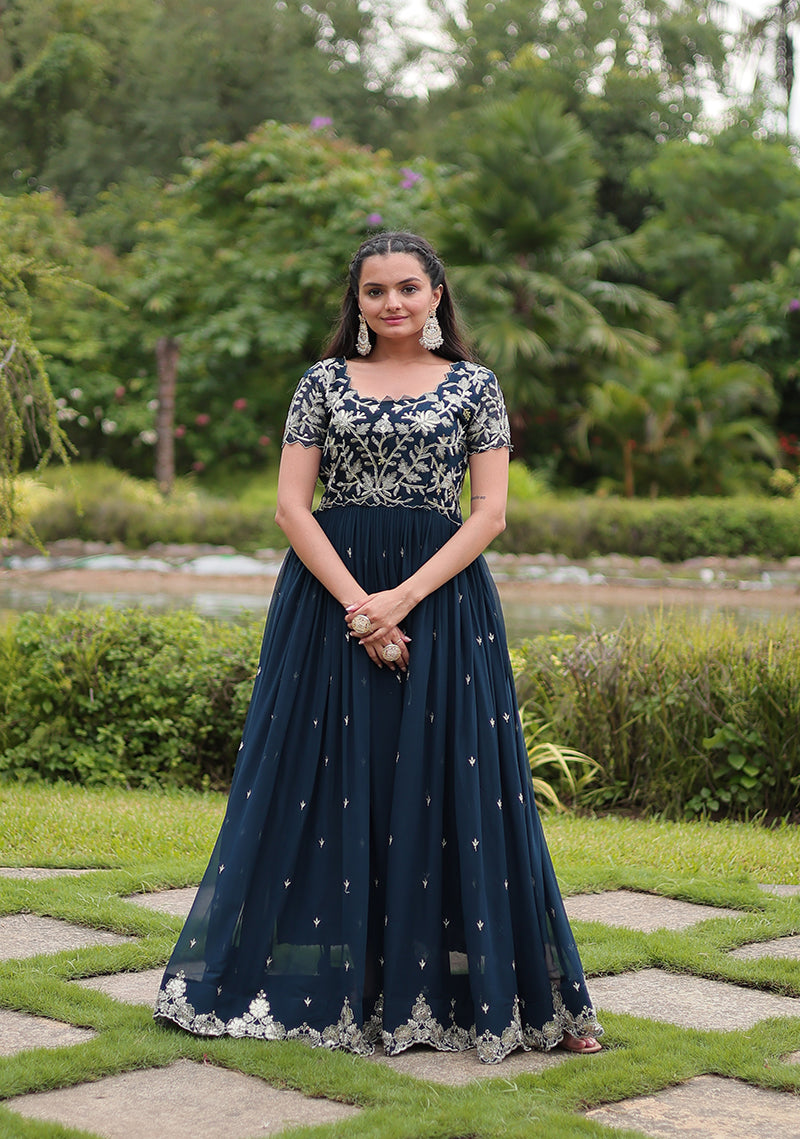 FAUX BLOOMING GOWN WITH SEQUINS EMBROIDERY