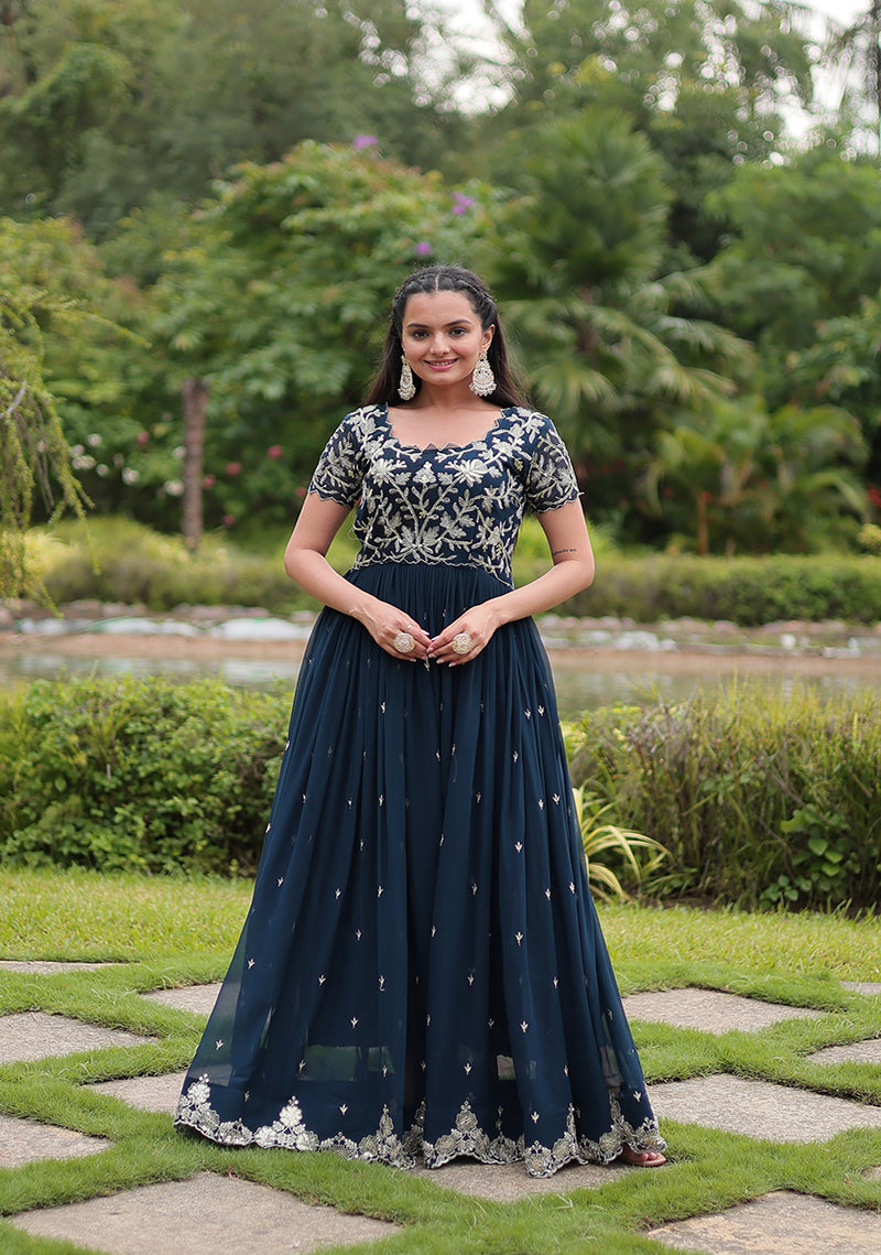 FAUX BLOOMING GOWN WITH SEQUINS EMBROIDERY