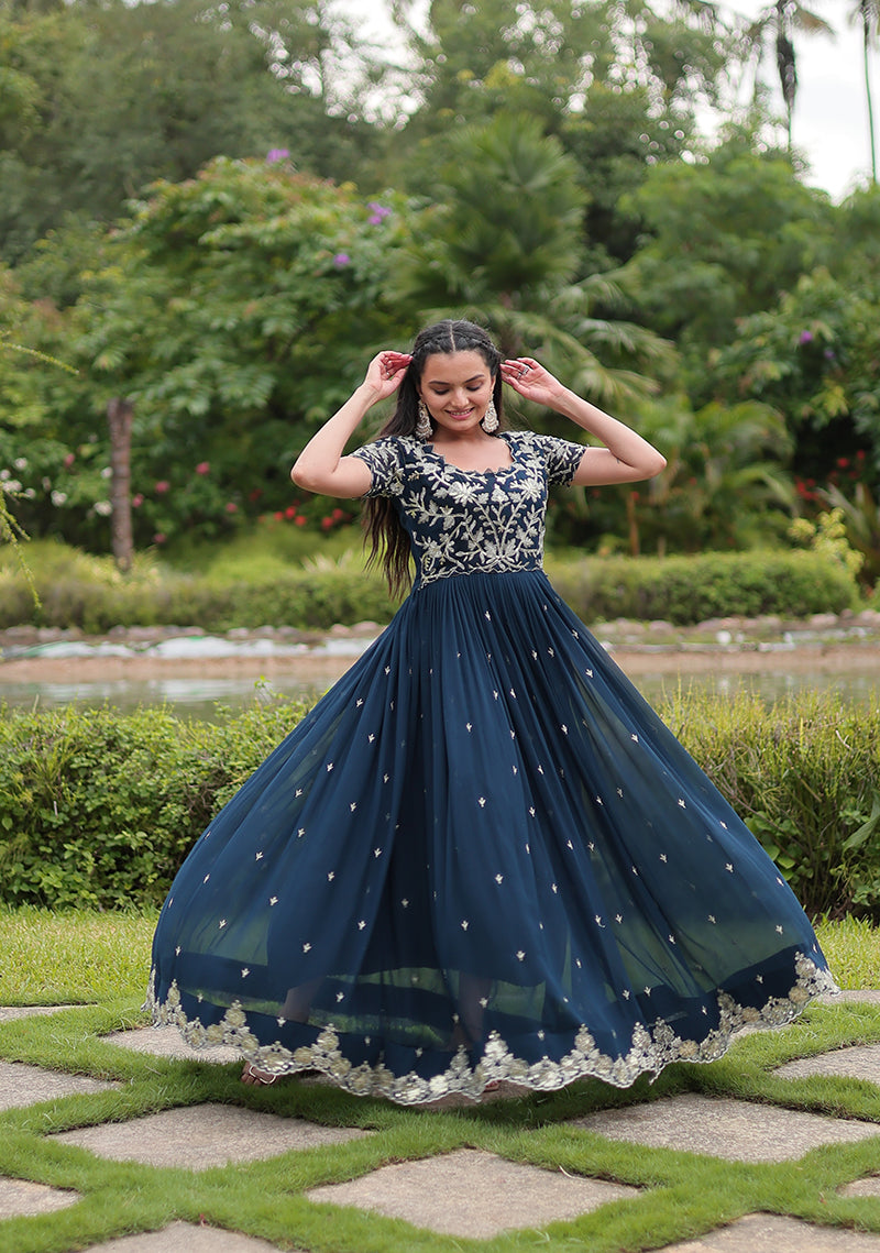 FAUX BLOOMING GOWN WITH SEQUINS EMBROIDERY